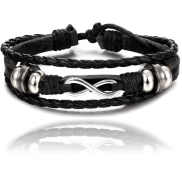 Un Bracelet en cuir Tressé Infinity