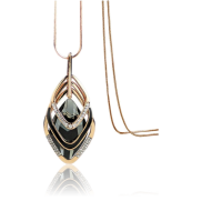 Un Collier avec Pendentif Rhombus