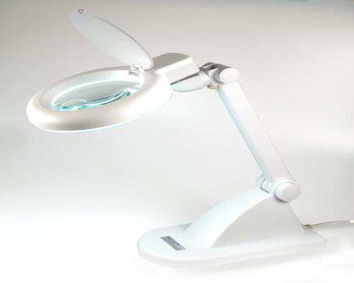une Lampe Loupe De Pour Travaux Manuels