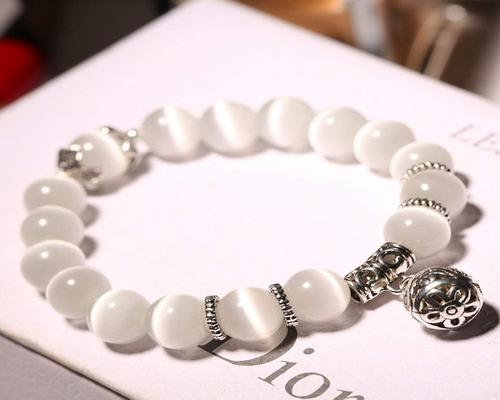 un Bracelet Chakra Ndier En Pierre Naturelle
