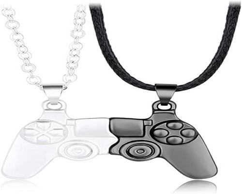 une Paire De Colliers Pour Couple