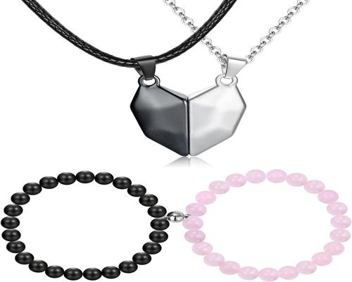 un Ensemble De Bijoux Chriscoco Pour Couples