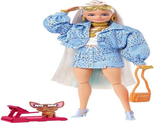 un Jeu Barbie Mannequin Extra N° 16 Avec Jupe Et Veste Bleues À Motif Cachemire