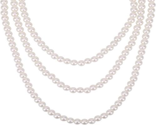 un Collier De Perles Artificielles Long