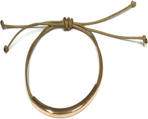 un Bracelet Cordon Coeur Porte-Bonheur