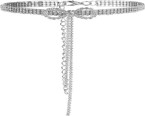 un Collier Nœud Papillon Étincelant