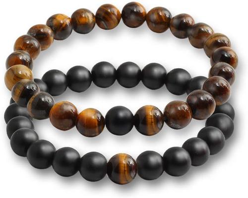 un Ensemble De Bracelets Belons