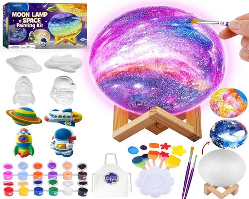 un Kit De Peinture Lampe De Lune Avec Figurines Spatiales