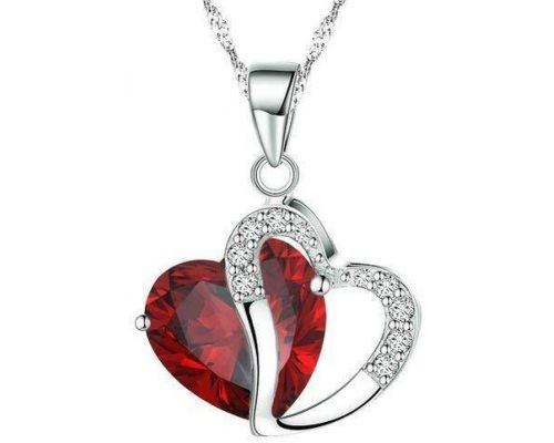Un Collier avec Pendentif Double Coeur