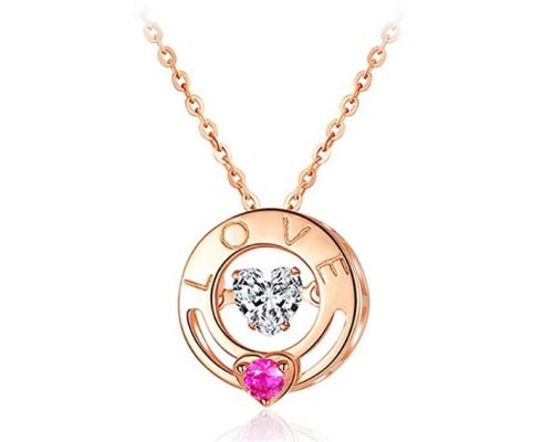 Un Collier Pendentif Rond Love