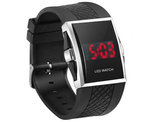 Une Montre Sport Digitale Homme à LED Rouge                                                                                                                        ++