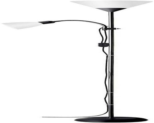 un Lampadaire Brilliant Ag