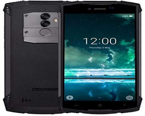 een Doogee S55-telefoon Onbreekbare 4G-smartphone