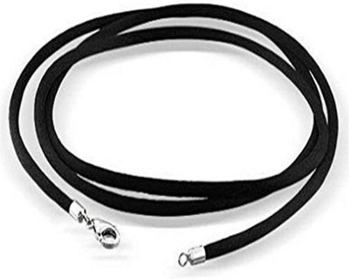 ett N/K-halsband med svart sidensnöre