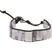 <notranslate>uma pulseira Ueuc em contas de chakra</notranslate