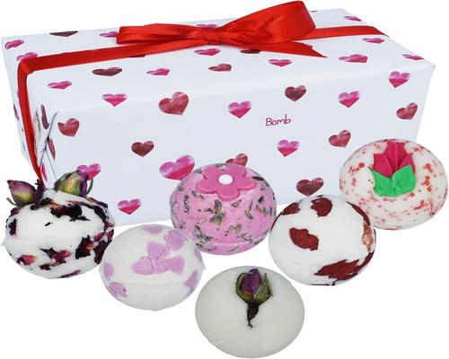 ein Badeset von Bomb Cosmetics
