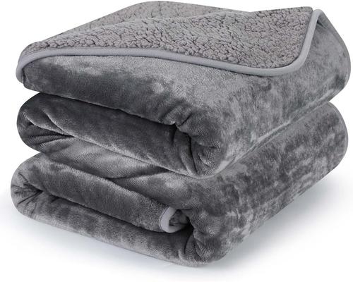 una coperta impermeabile Pettom