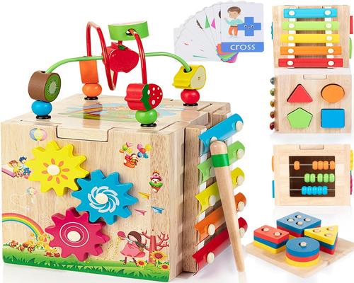 een houten Montessori-activiteitenkubus