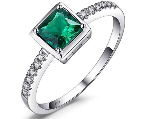 Un anello di smeraldo