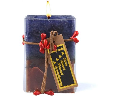 Um conjunto de 2 velas com aroma de aromaterapia de lavanda